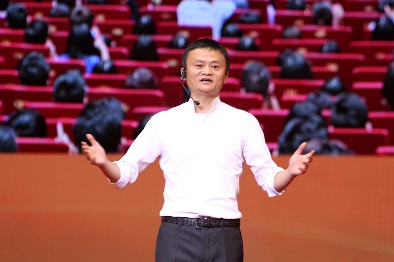 Cách quản lý nhân sự đầu tiên của Jack Ma chính là phải xây dựng thành công hình ảnh của một nhà quản lý khiến mọi người yêu quý và nể phục